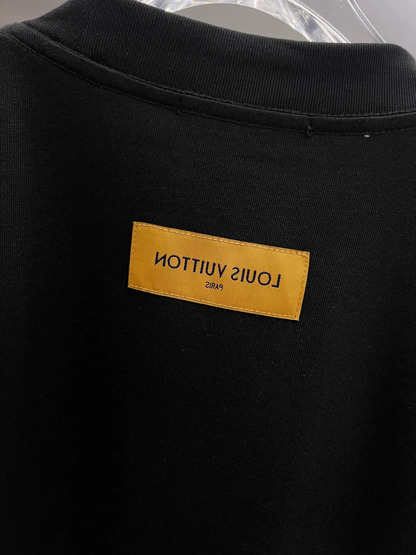 🅿️190 1v Louis* 2025 autumn and winter new style, classic letter three-dimensional foam printing + hot silver pearl diamond craft design, high-end version! Highly breathable and comfortable, customized double yarn plain cotton fabric. Short-sleeved T-shirt. Same style for men and women. Sizes S M L XL XXL Five sizes black white